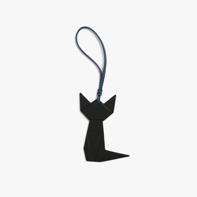 Carbon Black | Front view of the Origami Cat Charm in Black